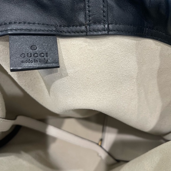 GUCCI Sherry line GUCCI logo print drawstring  Tote Bag. 100 % leather - Picture 9 of 11